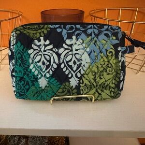 VERA BRADLEY Quilted Wristlet in “Caribbean Sea” Print(NWOT)